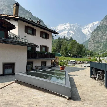 We Are 4810 Le Piolet Apartment *